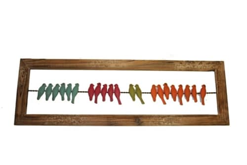 דרורים צבעונים על חוט מסגרת עץ