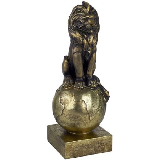 פסל אומנותי "מלך העולם" זהב קטן מבית פסלי היוקרה "GRACIA GALLERY"