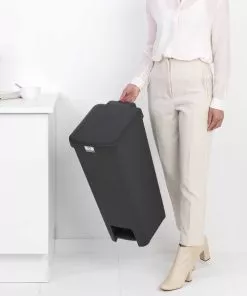 פח הפרדה StepUp פדל 40 ליטר פלסטיק, אפור כהה Brabantia