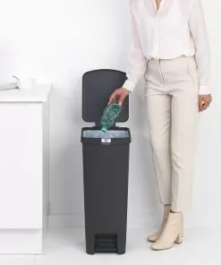 פח הפרדה StepUp פדל 40 ליטר פלסטיק, אפור כהה Brabantia