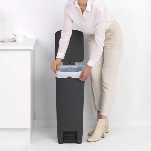 פח הפרדה StepUp פדל 40 ליטר פלסטיק, אפור כהה Brabantia