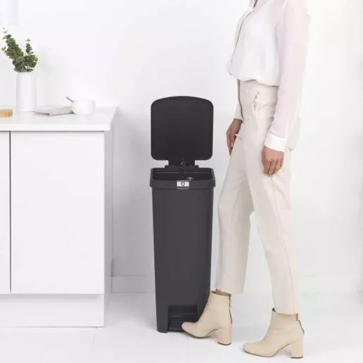 פח הפרדה StepUp פדל 40 ליטר פלסטיק, אפור כהה Brabantia