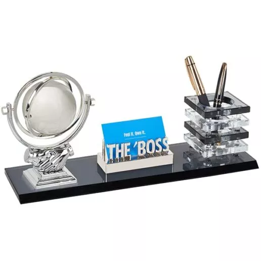 "BOSS" מעמד קריסטל גלובוס עם כוס לעטים ומעמד לכרטיסי ביקור
