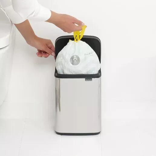 פח אשפה נתלה לשירותים BO ברבנטיה 4 ליטר, מבריק Brabantia
