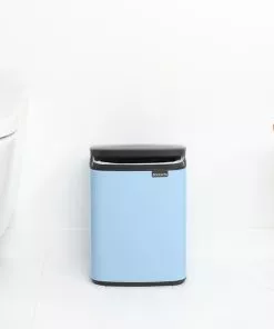 פח אשפה נתלה לשירותים BO ברבנטיה 7 ליטר, תכלת חלומי Brabantia