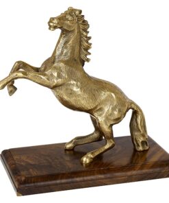 פסל סוס על רגליים אחוריות אלומניום בגימור זהב על בסיס עץפסל סוס על רגליים אחוריות אלומניום בגימור זהב על בסיס עץ