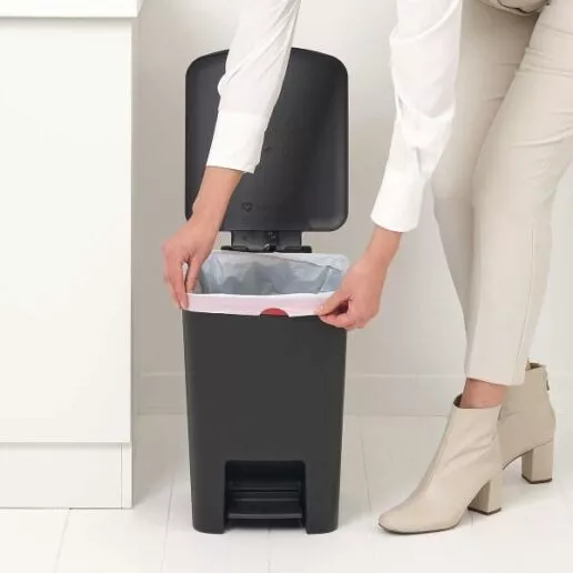 PrevNext פח הפרדה StepUp פדל 25 ליטר פלסטיק, אפור כהה Brabantia